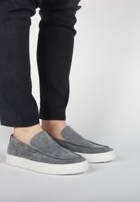 Blackstone Slipper - grey pinstripe