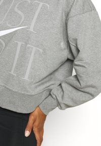 Nike Performance Mikina - mottled dark grey