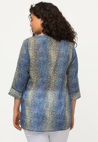 Ulla Popken COL TUNISIEN ET MANCHES 3/4 - Camicetta - blue