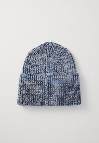 Πλέκεται σκουφάκι σε γκρι, μαύρο και μπλε. Διαθέτει αναδιπλούμενη μανσέτα, υφή σχεδίασης και στρογγυλή κορυφή. Μαλακό, ελαστικό ύφασμα.