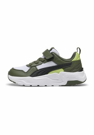 Low-top sneaker met wit mesh, olijfgroene en zwarte overlays, limegroene accenten, witte dikke zool, veters en een klittenbandsluiting.
