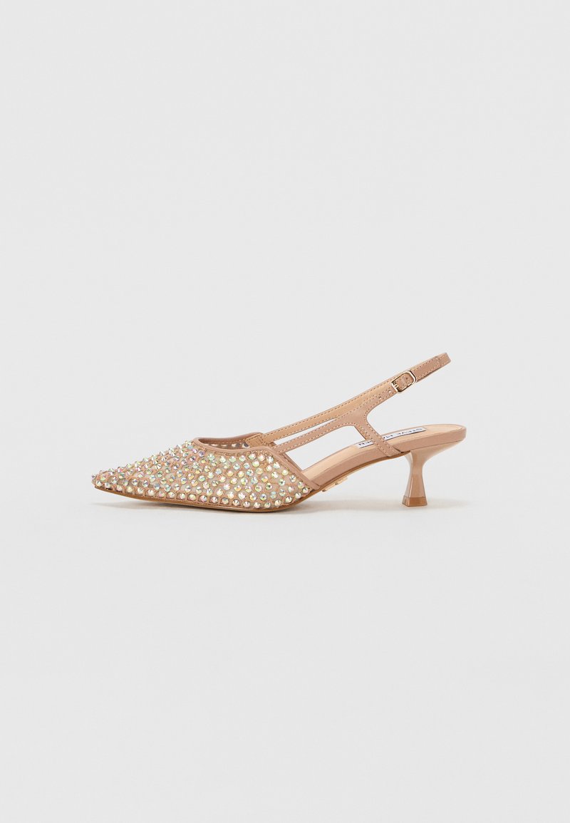 Bežna slingback obutev s koničastim nosom, okrašena s pisanimi rhinestones, z nizko prozorno peto in izrezljanim stranskim dizajnom.