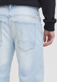 Blend BHDENIM SLIM/ REGULAR FIT - Džinsa auduma šorti - denim light blue