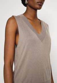 Lounge Nine LNBALLOU SLIPOVER - Camisola - vintage khaki