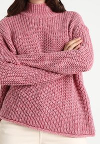 Custommade Sweter