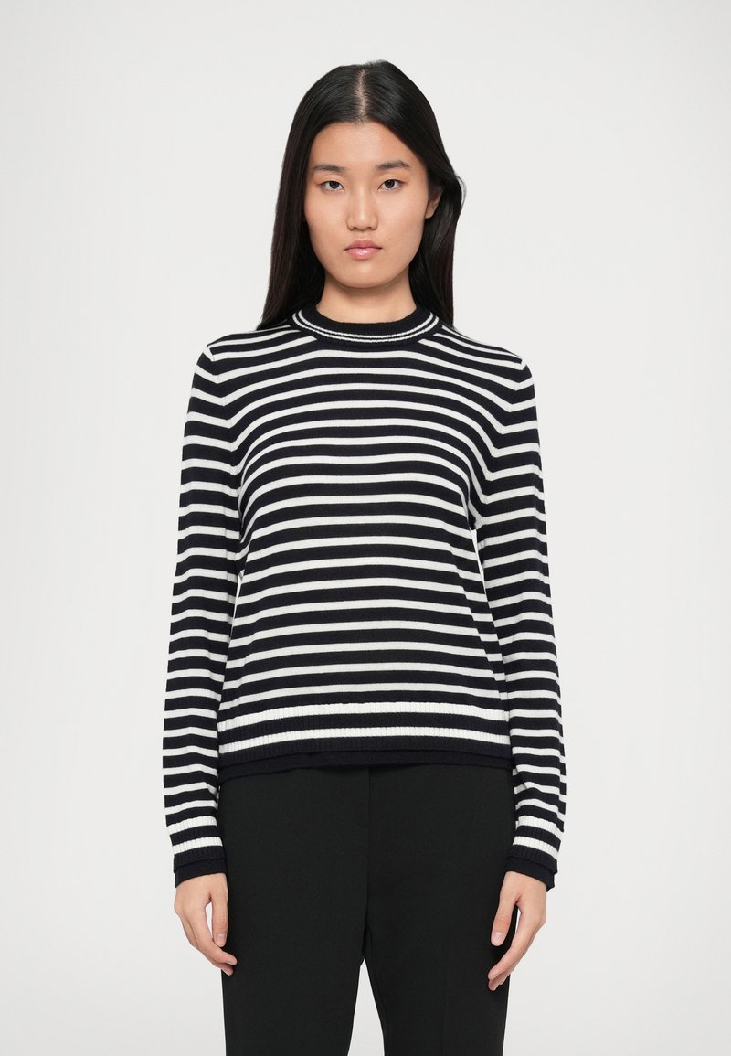 Maglione a righe blu navy e bianche con scollo tondeggiante e maniche lunghe, caratterizzato da polsini e orlo a coste, realizzato in un morbido materiale a maglia.