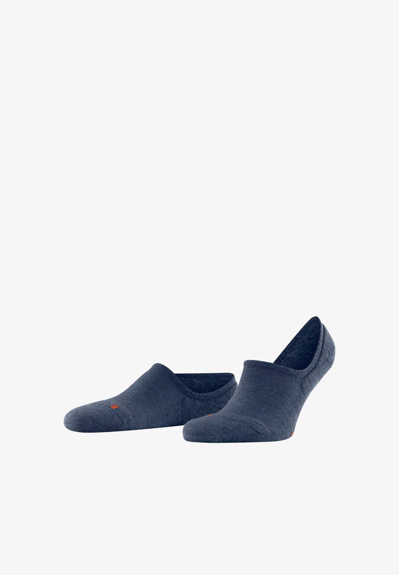 Dunkelblaue Knöchelsocken mit einer weichen Textur und einem niedrigen Schnitt. Die Socken haben minimale Details mit einem kleinen roten Akzent.