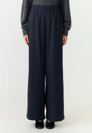 YAS, YASSHIMMA - Pantalones - navy blazer