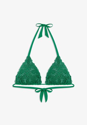 Haut de bikini en dentelle verte à motifs floraux, bonnets triangulaires, avec liens au cou et dans le dos sur un fond blanc.