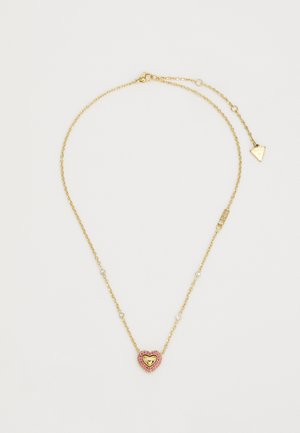 Χρυσό κολιέ με κρεμαστό σε σχήμα καρδιάς, διακοσμημένο με ροζ και διαφανείς στρας, σε λεπτή αλυσίδα με σποραδικές διακοσμήσεις.