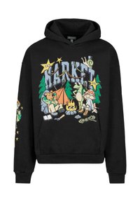 Zwarte hoodie met een kleurrijke camping-thema afbeelding met geïllustreerde karakters, bomen en een tent op de voorkant. Zacht materiaal, ontspannen pasvorm.