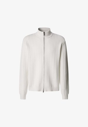 Maglione bianco a coste con collo alto, zip frontale integrale, maniche lunghe e un motivo testurizzato su tutta la superficie.