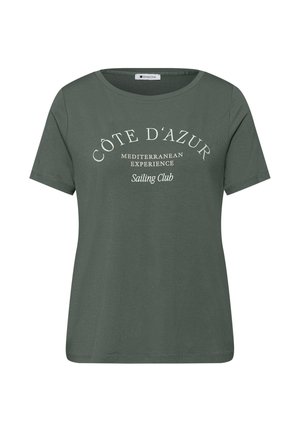 Donkergroen T-shirt met korte mouwen en een ronde hals, met witte tekst "Côte d'Azur Mediterranean Experience Sailing Club" op de voorkant.