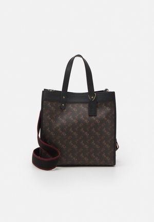 Borsa tote con motivo marrone e dettagli in pelle nera, manici superiori, tracolla staccabile e chiusura a zip. Presenta hardware color oro.