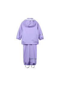 Lila vattentät tvådelad regnjacka med huva, elastiska muddar och reflexremsor för synlighet. Sval textur, lätt material.