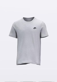 Sivá krátky rukáv tričko vyrobené z textúrovaného materiálu, so čiernym logom Nike na hrudi a okrúhlym výstrihom s jemným kontrastným lemom.