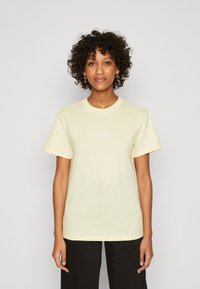 Calvin Klein - HERO LOGO REGULAR  - Print T-shirt - mimosa yellow Thumbnail Image 1