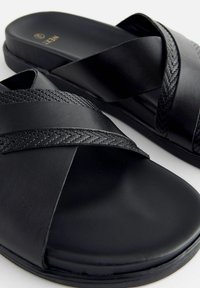 Next EMBOSSED CROSS- REGULAR FIT - Papucsszandálok - black