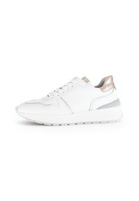 Witte sneakers met een gladleren bovenwerk, ronde neus, vetersluiting en een metallic gouden accent op de hiel. Getextureerde rubberen zool.