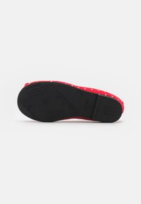 Pretty Ballerinas KYLIE - Sabrinas com tira no tornozelo - rouge