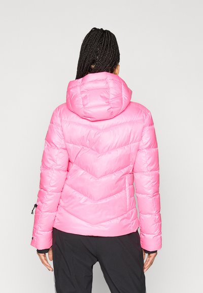 Ροζ φούτερ μπουφάν με σχέδιο ζιγκ-ζαγκ, κουκούλα και ραμμένο μανίκι, φτιαγμένο από γυαλιστερό, καπιτονέ υλικό. Διαθέτει εφαρμοστό σχήμα.
