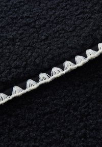 UGG FLUFF SCALLOPED SCARF - Sjal - black