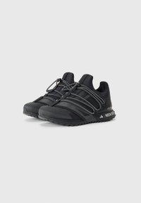 adidas Sportswear UNISEX - Pārgājienu apavi - core black/black reflective/semi lucid red