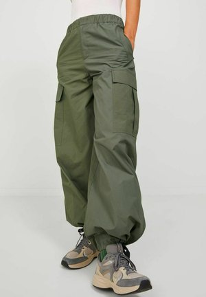 JXYOKO COSY  - Cargo trousers - four leaf clover