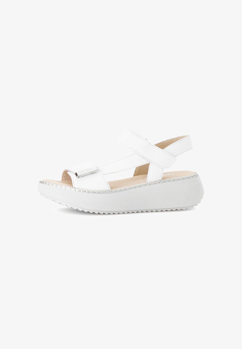 Weiße Plateausandalen mit Kreuzriemen-Design, weichem Leder, runder Zehenpartie und strukturiertem Sohlenmaterial. Mit einem dezenten metallischen Akzent.