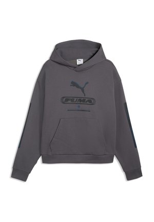 Donkergrijze Puma hoodie met voorvak, kangoeroe-logo en subtiele donkerdere strepen op de mouwen, plat neergelegd met capuchon omhoog.