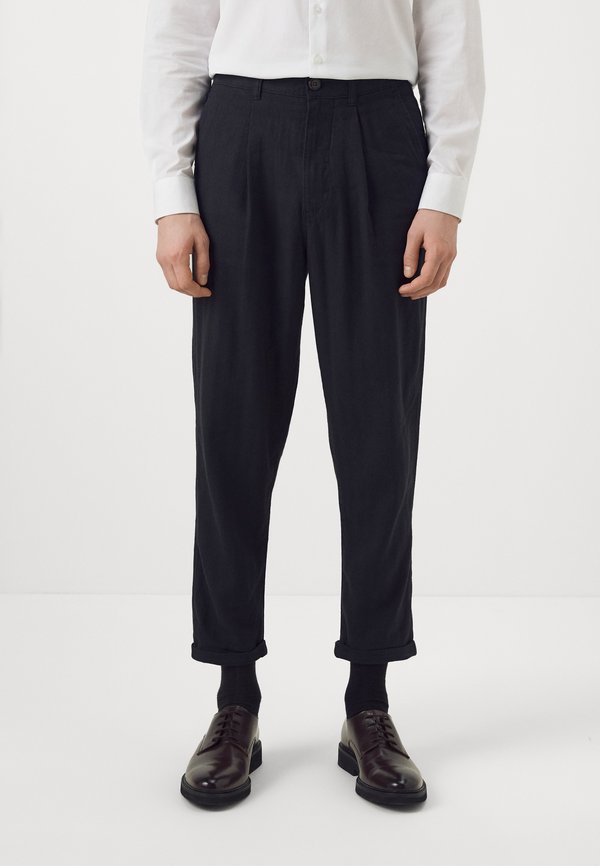 RELAXED CROP RON PANT - Trousers2