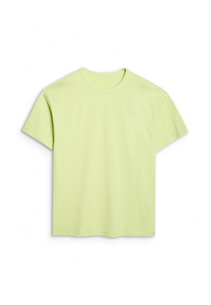 Prosty jasnooliwkowy T-shirt z krótkim rękawem i okrągłym dekoltem, ułożony na płasko, gładka tkanina, bez widocznych logo lub wzorów.