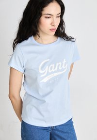 GANT SCRIPT GRAPHIC - Marškinėliai su spaudiniu - toy blue