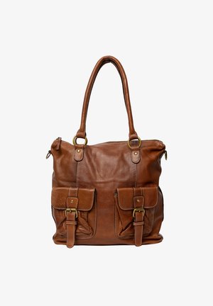 Bolso tote de cuero marrón con dos bolsillos frontales, herrajes dorados y asas dobles. Textura suave con costuras visibles.