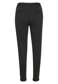 Pantalon noir avec une coupe effilée, tissu lisse, deux poches arrière et ourlets retroussés. Style simple et fonctionnel.