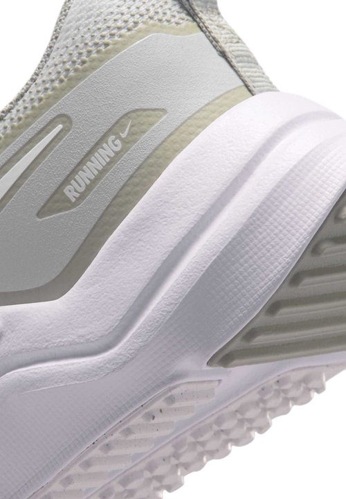 Nike COSMIC RUNNER PS UNISEX - Road running shoes - photon dust spruce fog white — foto 7
