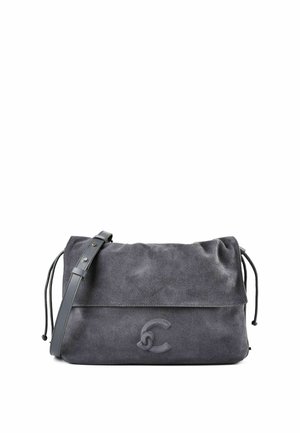 Dunkelgraue Wildleder-Schultertasche mit verstellbarem Riemen, vorderem Klappenverschluss und geprägtem, verschlungenem C-Logo.