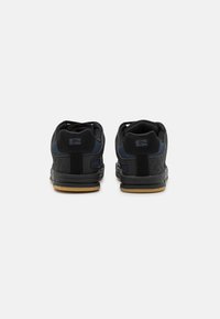 Globe TILT - Sapatilhas de skate - midnight/black