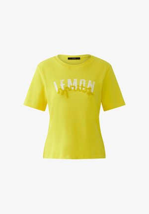Gelbes Kurzarmhemd mit „LEMON“ in weißer und gelber strukturierter Schrift auf der Vorderseite, Rundhalsausschnitt und schlichtem Rücken.