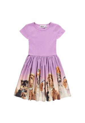 Rochie violet cu un corset solid și o fustă evazată, imprimată cu diverse câini purtând pălării de petrecere și accesorii, evidențiind ilustrații detaliate.