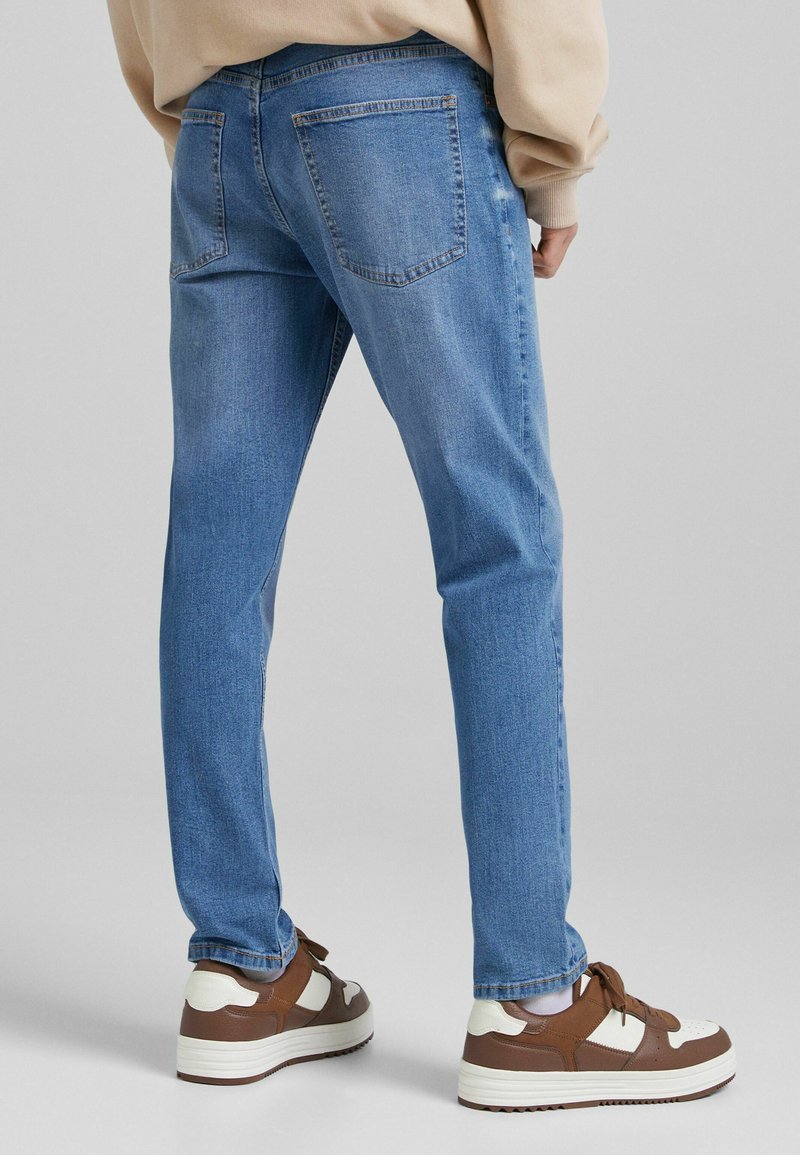 Herren T-Shirts & Polos | Bershka Jeans Straight Leg light blue denim/light-blue denim - DT09500 Herren T-Shirts & Polos | Bershka Jeans Straight Leg light blue denim/light-blue denim - DT09500