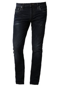 Jeans de mezclilla de ajuste slim para hombre en azul oscuro desgastado, con bolsillos delanteros y traseros, cierre de botón y detalles sutiles de desgaste.