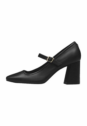 Mustast nahast Mary Jane pump, terava nina, pahkluu rihm kullatud klambriga ja paks blokk-konts. Sile tekstuur ja minimalistlik disain.