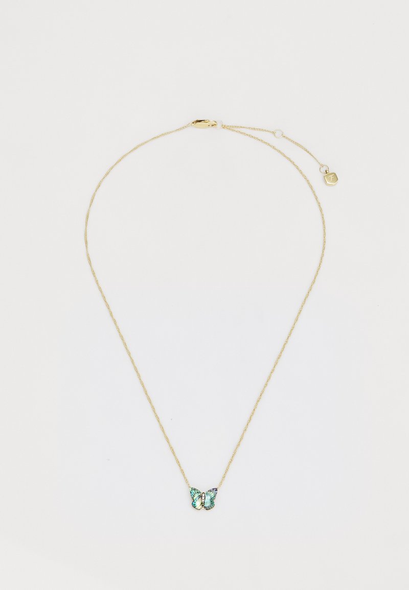 Collier en chaîne dorée avec un pendentif en forme de papillon, rehaussé d'accents multicolores et d'un design délicat. Fermoir ajustable et détail de charme inclus.