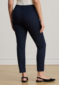 Lauren Ralph Lauren STRETCH-COTTON BLEND TWILL SKINNY PANT - Nadrágok - navy