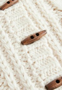 Next CHUNKY BUTTON FRONT CABLE - REGULAR FIT - Gilet - white ecru