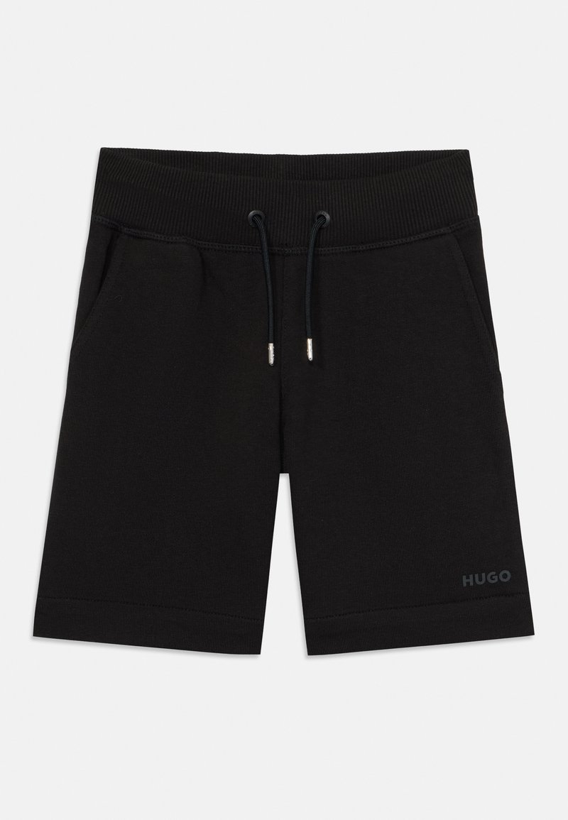 Svarta shorts i mjukt tyg, med ribbad elastisk midja, snörning och sidofickor. Logotyp tryckt på benet.