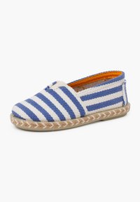Ribaelastest espadrillid sinise ja valge kangaga, elastne külg mugavuse saavutamiseks, lõngaga punutud jute tald ja oranž kangas vooder. Lame, jalga libistatav mudel.