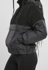 Urban Classics Vinterjacka - black