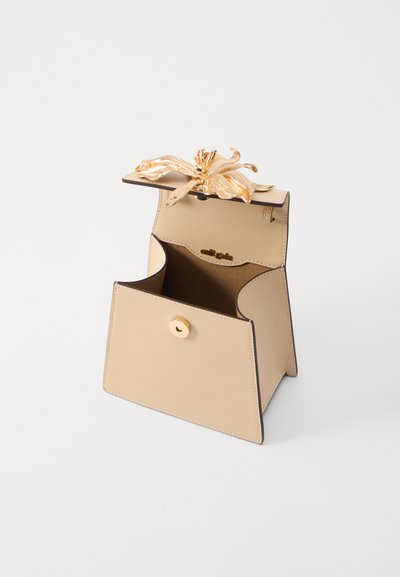 Cult Gaia EMILIA - Olkalaukku - alabaster